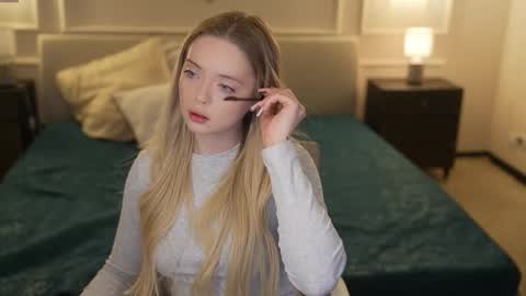 Diamonds Girls online show from 12-14-25, 08:09