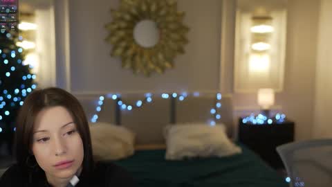 Diamonds Girls online show from 12-19-25, 12:17