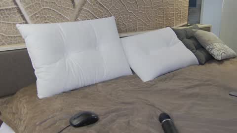 Snapshot of brightrays__ chatting on 01-21-25, 08:52 Amina Adelina online show from 01-21-25, 08:52