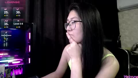 Aisha online show from 10-21-25, 06:14