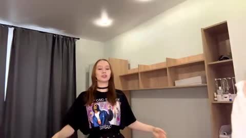 Mia and Maxina online show from 04-24-26, 07:44