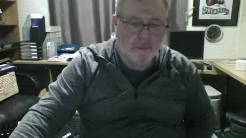 Snapshot of brikond chatting on 05-24-26, 06:24 mike07 online show from 05-24-26, 06:24
