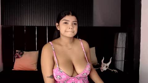 Snapshot of britanny_88 chatting on 10-12-25, 01:10 Britanny online show from 10-12-25, 01:10