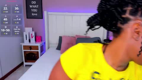 Snapshot of britanymooree chatting on 12-04-25, 08:17 Britany online show from 12-04-25, 08:17