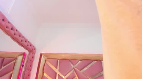 Snapshot of britanymooree chatting on 04-18-26, 07:18 Britany online show from 04-18-26, 07:18