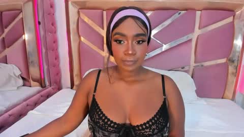 Snapshot of britanymooree chatting on 04-23-26, 01:29 Britany online show from 04-23-26, 01:29