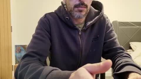 Snapshot of britishozzy chatting on 12-19-25, 10:55 Britishozzy online show from 12-19-25, 10:55