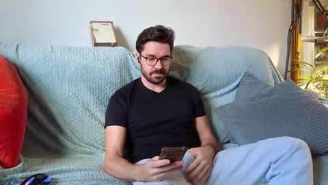 Snapshot of britishpoet chatting on 09-12-25, 04:40 Callum online show from 09-12-25, 04:40