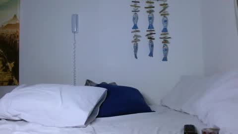 maru miaw   Please help me to reach 100 thumbs up online show from 10-21-25, 11:27