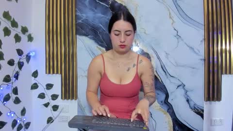 brittanyy20 online show from 11-22-25, 07:51