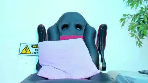 BRIYIT     online show from 02-18-25, 06:26