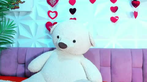 Snapshot of briyit_doll chatting on 03-28-26, 03:28 BRIYIT online show from 03-28-26, 03:28