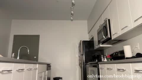 Snapshot of brodybiggs chatting on 10-04-25, 12:41 Brody Biggs online show from 10-04-25, 12:41