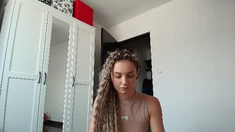 Brielle online show from 08-06-26, 09:55