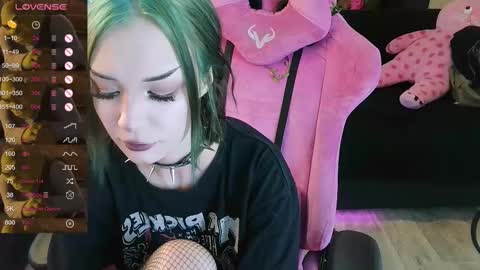 Snapshot of broodmommyy3 chatting on 02-12-25, 08:27 Martha online show from 02-12-25, 08:27