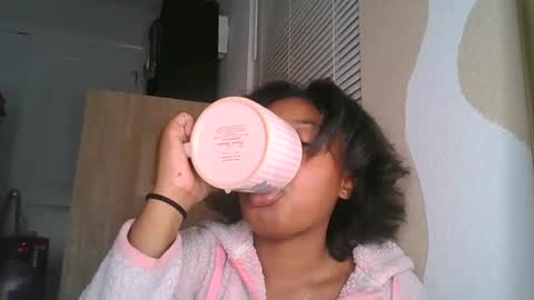 Snapshot of brownsugarcutie3 chatting on 10-23-25, 01:38 Brownsuagrcutie online show from 10-23-25, 01:38