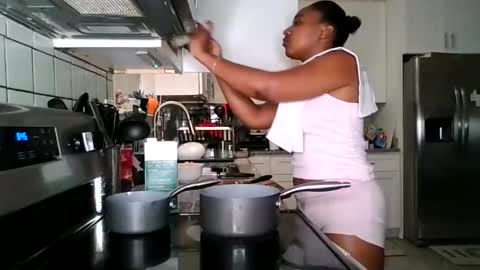 Brownsuagrcutie online show from 12-18-25, 01:44