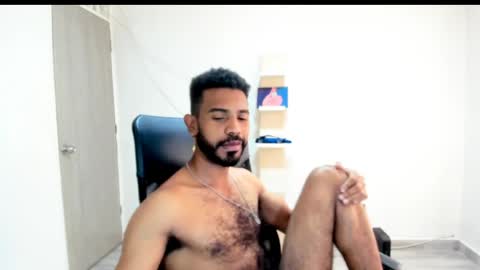 bruce_1111 online show from 04-11-26, 06:56