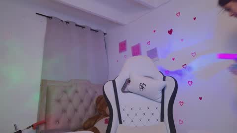 SARAH  online show from 03-25-26, 09:15