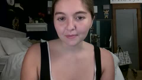 Snapshot of brunettebaby040 chatting on 09-09-25, 02:33 brunettebaby040 online show from 09-09-25, 02:33