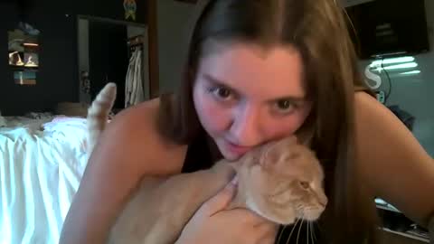 Snapshot of brunettebaby040 chatting on 09-20-25, 10:22 brunettebaby040 online show from 09-20-25, 10:22