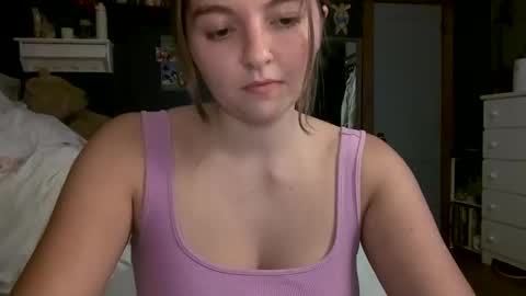 Snapshot of brunettebaby040 chatting on 09-22-25, 02:02 brunettebaby040 online show from 09-22-25, 02:02