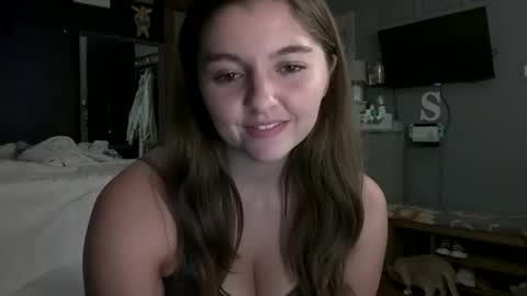 Snapshot of brunettebaby040 chatting on 09-29-25, 06:29 brunettebaby040 online show from 09-29-25, 06:29