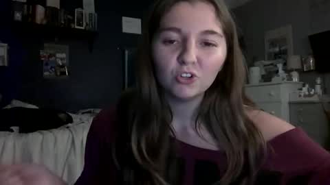 Snapshot of brunettebaby040 chatting on 10-03-25, 12:07 brunettebaby040 online show from 10-03-25, 12:07