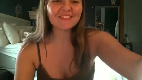 Snapshot of brunettebaby040 chatting on 10-04-25, 09:13 brunettebaby040 online show from 10-04-25, 09:13