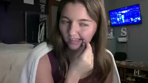 Snapshot of brunettebaby040 chatting on 10-14-25, 10:43 brunettebaby040 online show from 10-14-25, 10:43