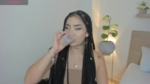 Snapshot of brunna_smith chatting on 12-18-25, 02:06 B R U N A online show from 12-18-25, 02:06