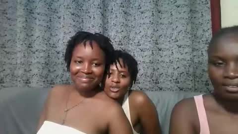 Snapshot of brunnette_blonde chatting on 03-13-26, 07:09 everyday online show from 03-13-26, 07:09