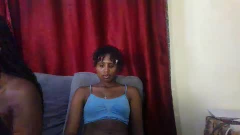 Snapshot of brunnette_blonde chatting on 03-23-26, 12:09 everyday online show from 03-23-26, 12:09