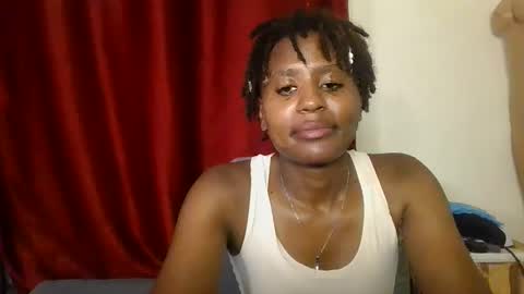 Snapshot of brunnette_blonde chatting on 03-25-26, 01:11 everyday online show from 03-25-26, 01:11