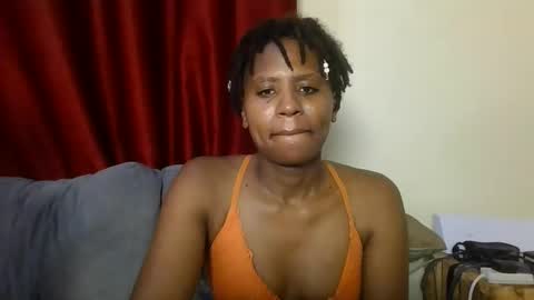 Snapshot of brunnette_blonde chatting on 03-28-26, 02:44 everyday online show from 03-28-26, 02:44