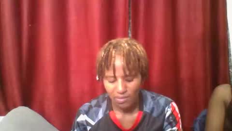 Snapshot of brunnette_blonde chatting on 04-26-26, 01:25 everyday online show from 04-26-26, 01:25