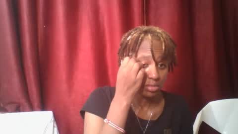 Snapshot of brunnette_blonde chatting on 04-26-26, 08:39 everyday online show from 04-26-26, 08:39