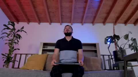 Andres Suarez online show from 04-25-26, 12:08