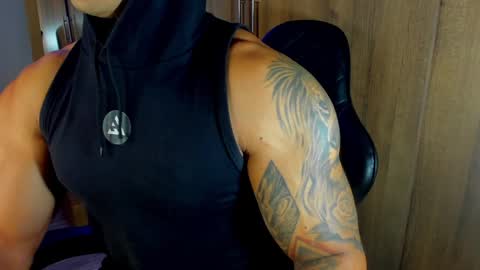 Snapshot of bryan_boy_ chatting on 01-17-25, 01:25 bryan online show from 01-17-25, 01:25