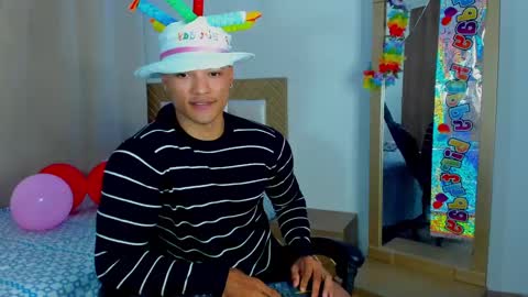 Snapshot of bryan_boy_ chatting on 02-25-25, 01:20 bryan online show from 02-25-25, 01:20