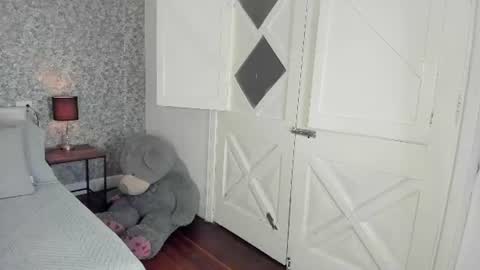 Snapshot of bryhanna_x chatting on 06-25-26, 05:12 Bryhanna online show from 06-25-26, 05:12