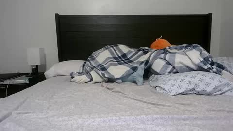 Snapshot of bubble_girl_lo chatting on 12-22-25, 05:59 Queen Lola XXX online show from 12-22-25, 05:59