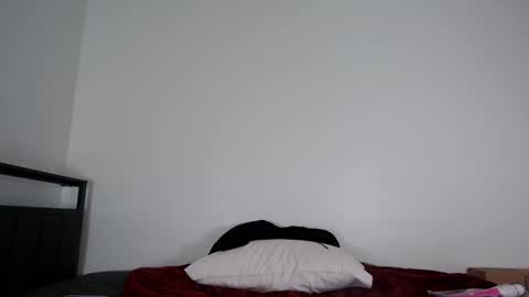 Snapshot of bubble_girl_lo chatting on 02-19-26, 05:36 Queen Lola XXX online show from 02-19-26, 05:36