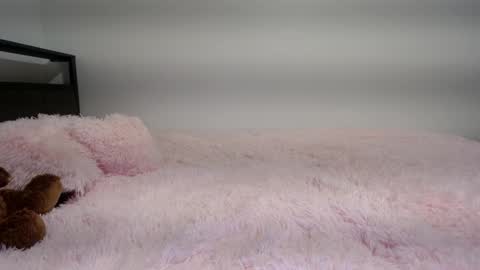 Snapshot of bubble_girl_lo chatting on 03-06-26, 05:48 Queen Lola XXX online show from 03-06-26, 05:48