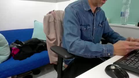 Snapshot of bubblebumdave chatting on 11-05-25, 02:39 Bubblebum online show from 11-05-25, 02:39