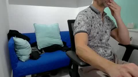 Snapshot of bubblebumdave chatting on 11-11-25, 04:07 Bubblebum online show from 11-11-25, 04:07