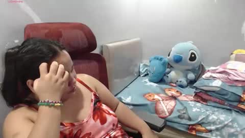 Snapshot of bubblebuttpinay chatting on 05-06-26, 06:35 Sunshine online show from 05-06-26, 06:35