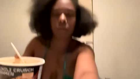 Snapshot of bubblezthedoll chatting on 03-02-26, 03:41 Bubblez the Doll online show from 03-02-26, 03:41