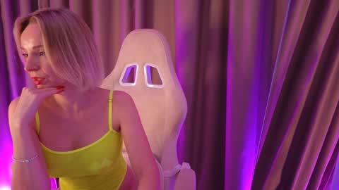 bubbling_crush online show from 02-11-25, 01:52