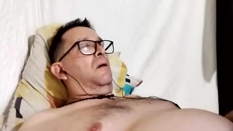 Snapshot of buchs32 chatting on 10-16-25, 04:35 buchs32 online show from 10-16-25, 04:35